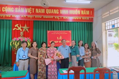 Lễ kết nạp Đảng viên mới của Chi bộ trường THCS Ea Bhốk